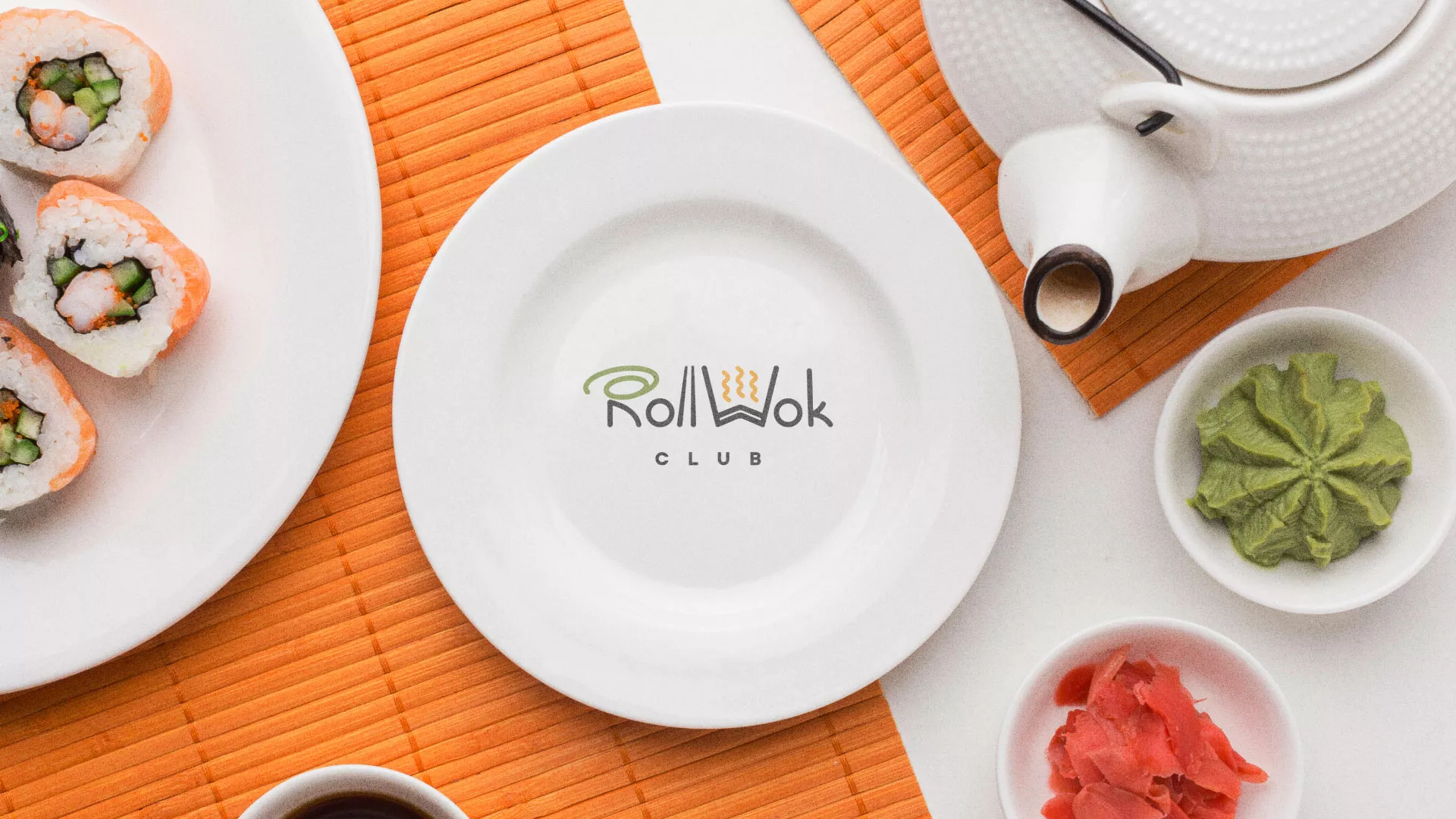 Разработка логотипа и фирменного стиля суши-бара «Roll Wok Club» в Усинске